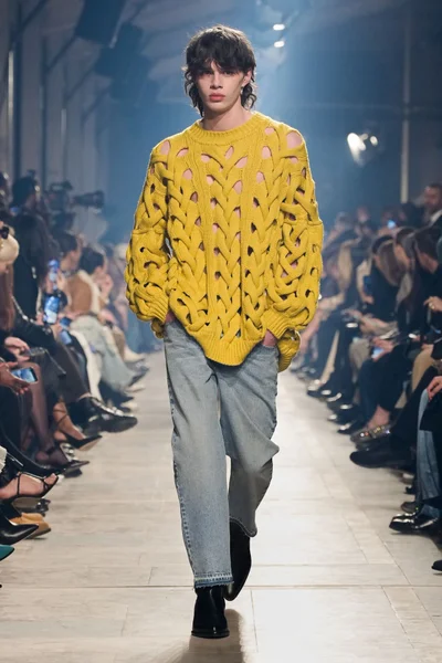 Look 11